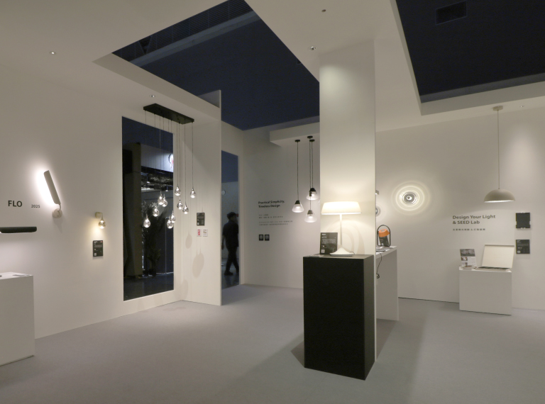 盛夏的台南，陽光灑落在城市，也灑進《SEED LIGHT, SEE LIFE》的展場。四天展期中，我們迎來許多新朋友，也與熟悉的夥伴再次相聚。每一次駐足、每一場交流，都讓我們再次感受到，光不只是照明，更是連結人、空間與生活的重要媒介。