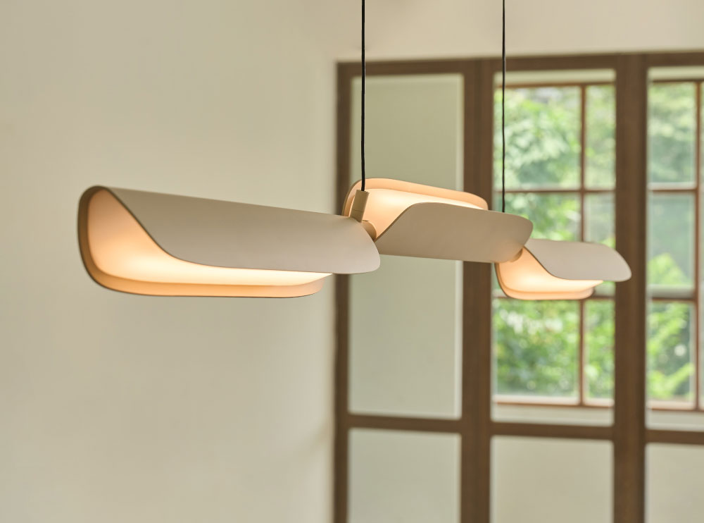 Have you ever experienced eyes fatigue and blur after sitting under a pendant lamp for a while? This short symptom of glare is probably caused by improper use of lighting such as wrong hanging height.